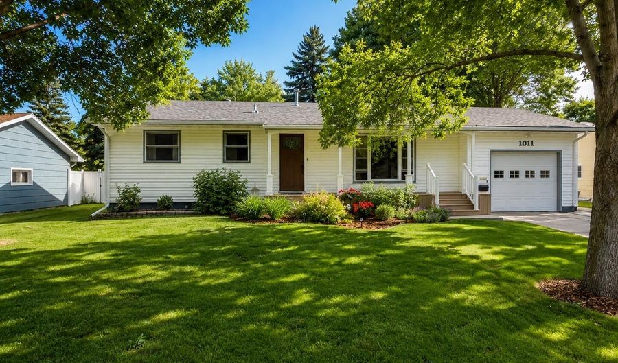 1011 NE 11th Ave, Aberdeen, SD 57401 - 4 Beds, 3 Bath