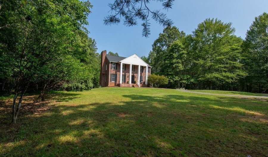 4894 GILBERT STATION Rd, Barboursville, VA 22923 - 3 Beds, 4 Bath