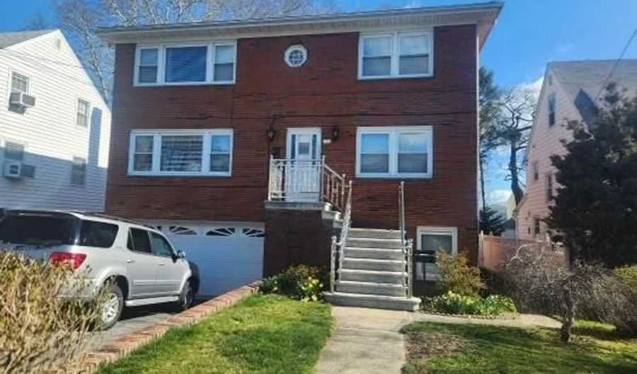 171 Ramsey Ave, Yonkers, NY 10701 - 3 Beds, 2 Bath