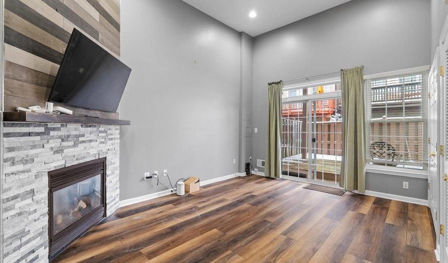 5317 CHIEFTAIN Cir, Alexandria, VA 22312 - 3 Beds, 4 Bath