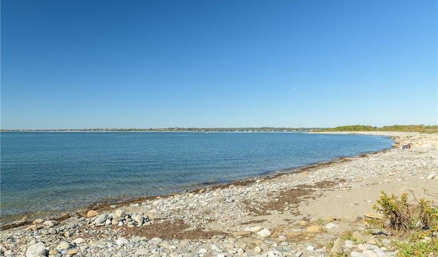 8 Taylor's Ln N, Little Compton, RI 02837 - 5 Beds, 3 Bath