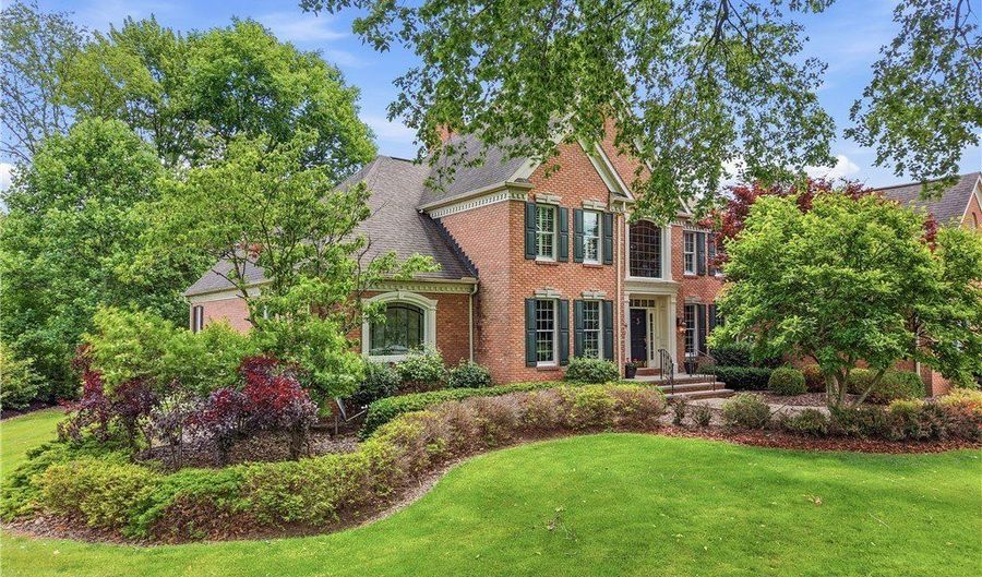 312 Aberdeen Ln, Aurora, OH 44202 - 4 Beds, 5 Bath