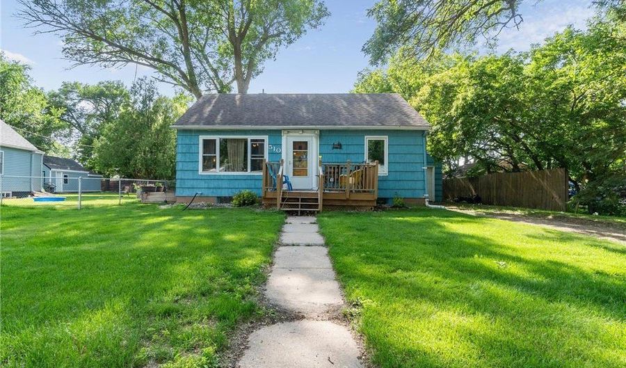 510 Park St, Alexandria, MN 56308 - 3 Beds, 2 Bath