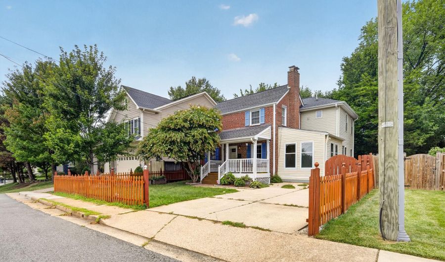 4705 22ND St N, Arlington, VA 22207 - 4 Beds, 4 Bath