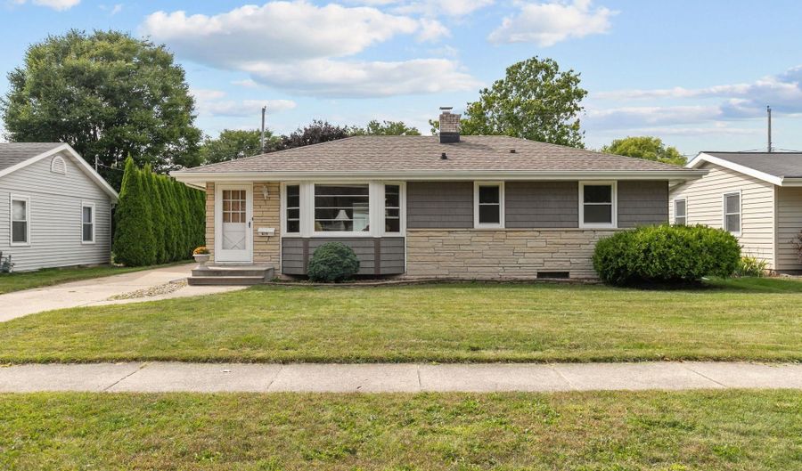 819 S JOSEPH St, Appleton, WI 54915 - 3 Beds, 2 Bath