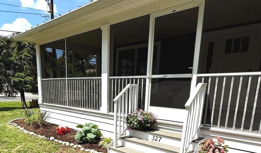 327 OAKWOOD St, Bethany Beach, DE 19930 - 5 Beds, 4 Bath