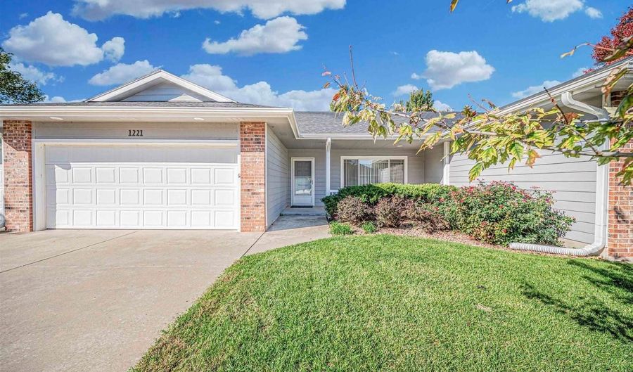 1221 NW 5th St, Abilene, KS 67410 - 2 Beds, 2 Bath