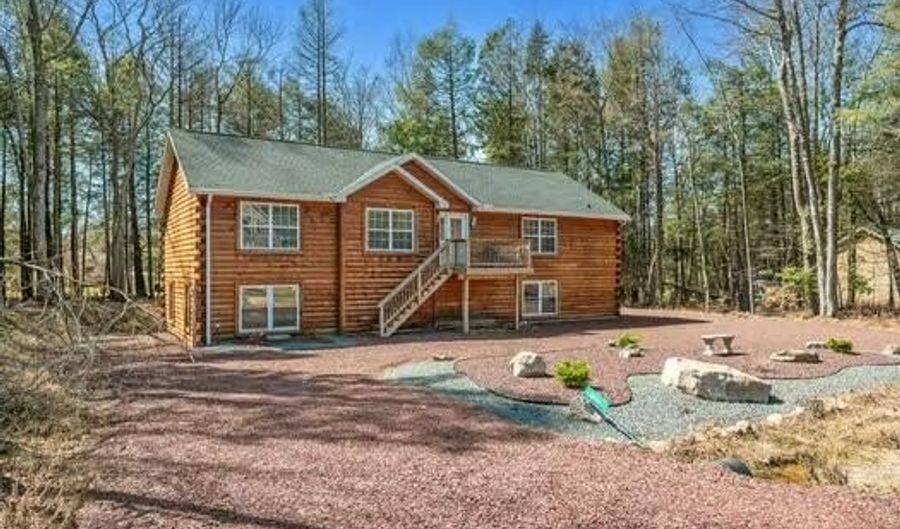 81 Driftwood Dr, Blakeslee, PA 18610 - 8 Beds, 3 Bath