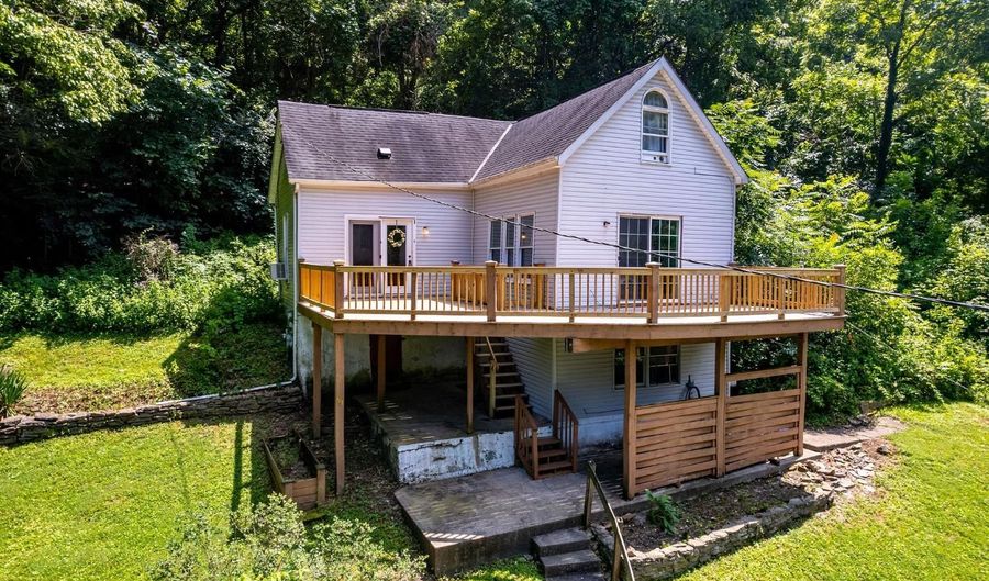 181 Market St, Aurora, IN 47001 - 3 Beds, 2 Bath