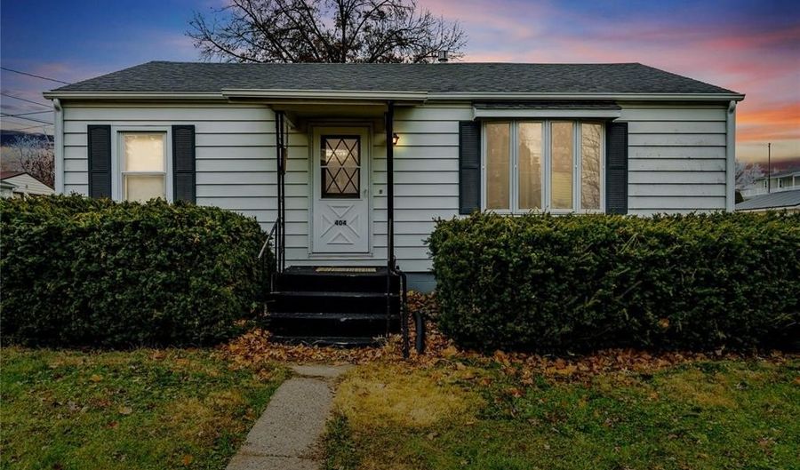 404 E Sycamore St, Anamosa, IA 52205 - 2 Beds, 1 Bath