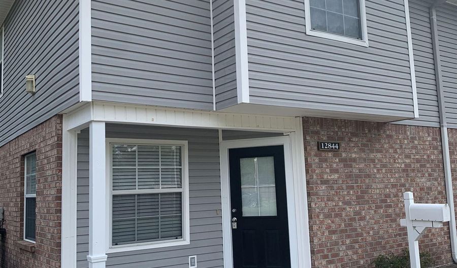 12856 Delores Dr, Baton Rouge, LA 70814 - 2 Beds, 3 Bath