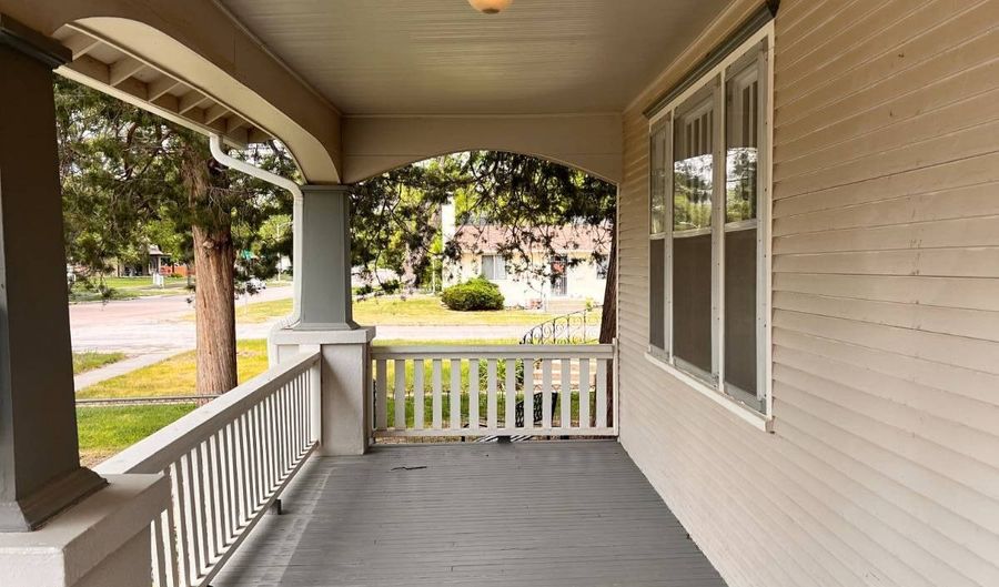 519 Cheyenne Ave, Alliance, NE 69301 - 4 Beds, 3 Bath