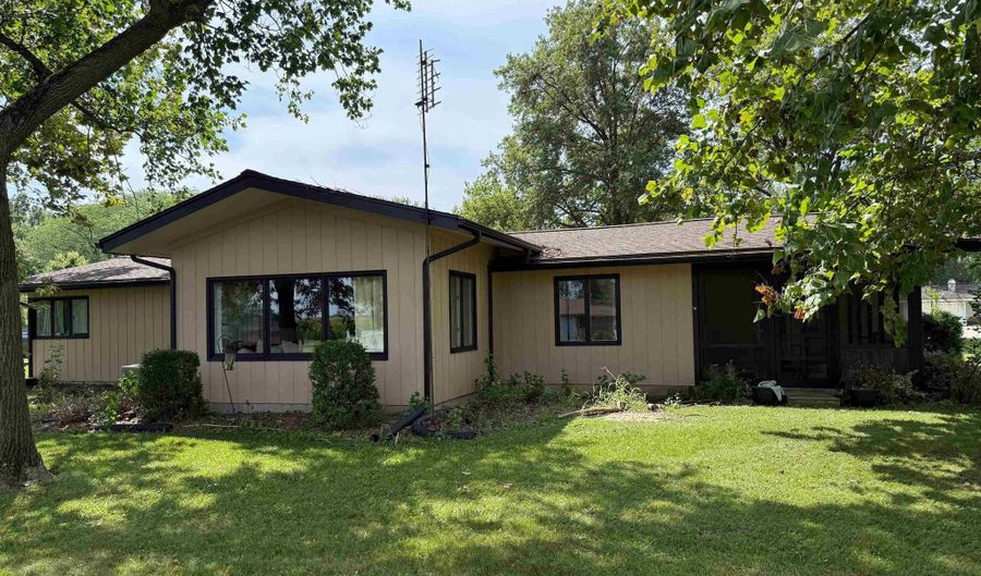 1105 W Clark St, Berne, IN 46711 - 3 Beds, 2 Bath