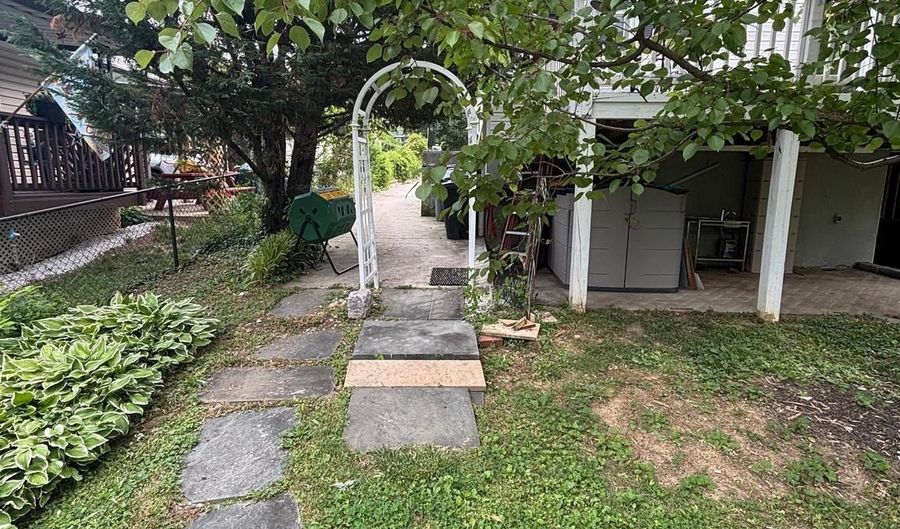 311 HARLEM Ln, Baltimore, MD 21228 - 3 Beds, 2 Bath