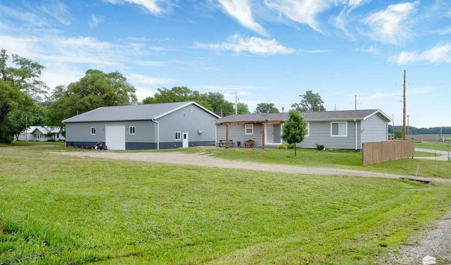 2321 Center Detroit St, Abilene, KS 67410 - 3 Beds, 3 Bath
