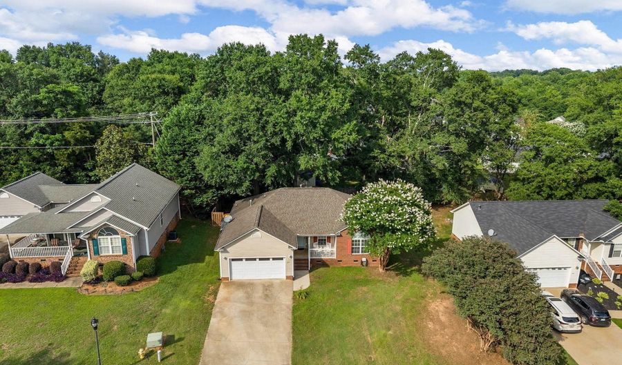 635 Shadow Dance Ln, Boiling Springs, SC 29316 - 3 Beds, 2 Bath