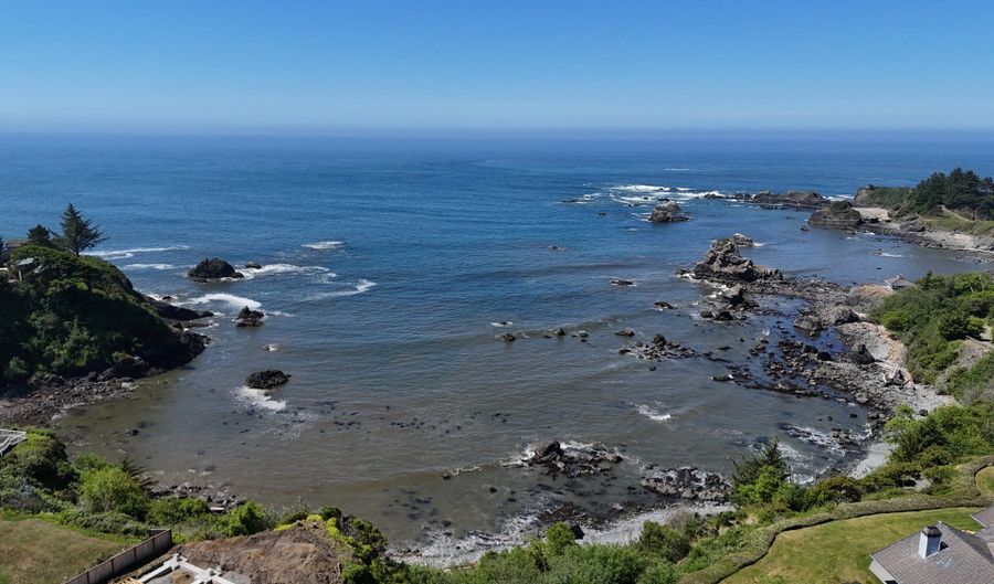 210 SCHOONER BAY Dr, Brookings, OR 97415 - 3 Beds, 2 Bath