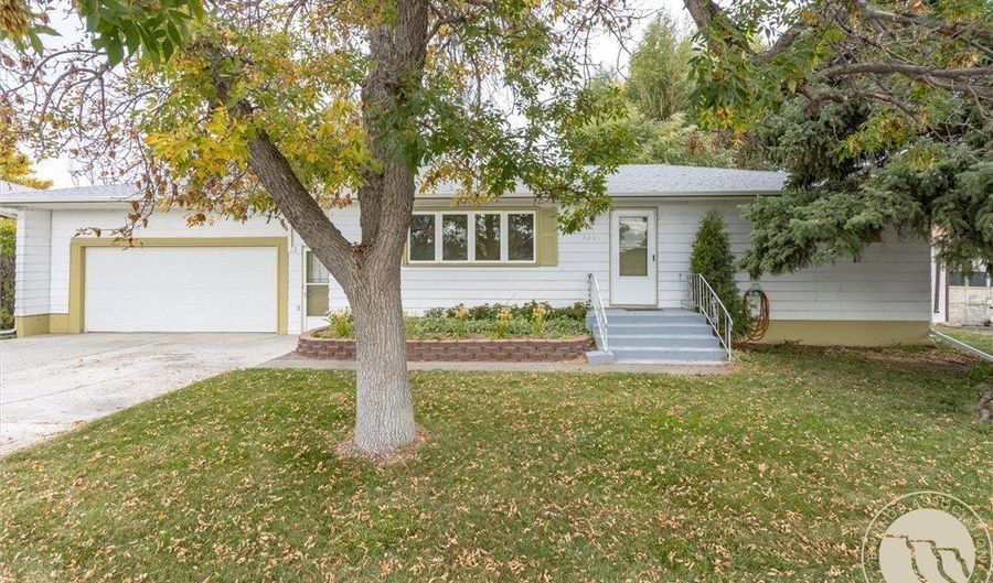 3231 Central Ave, Billings, MT 59102 - 4 Beds, 3 Bath