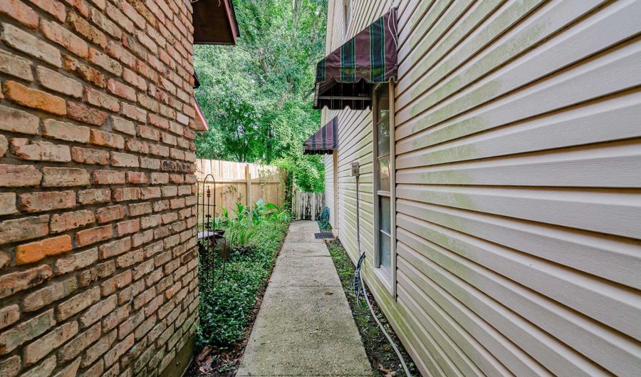 1881 Stonegate Ct, Baton Rouge, LA 70815 - 3 Beds, 3 Bath