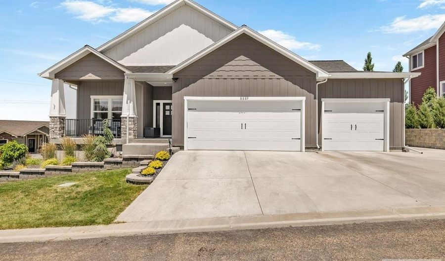3237 S Chartwell Gdns, Ammon, ID 83406 - 5 Beds, 3 Bath