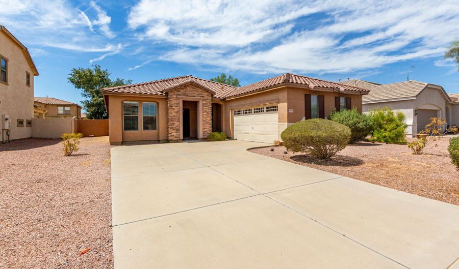 6888 S ONYX Dr, Chandler, AZ 85249 - 4 Beds, 2 Bath
