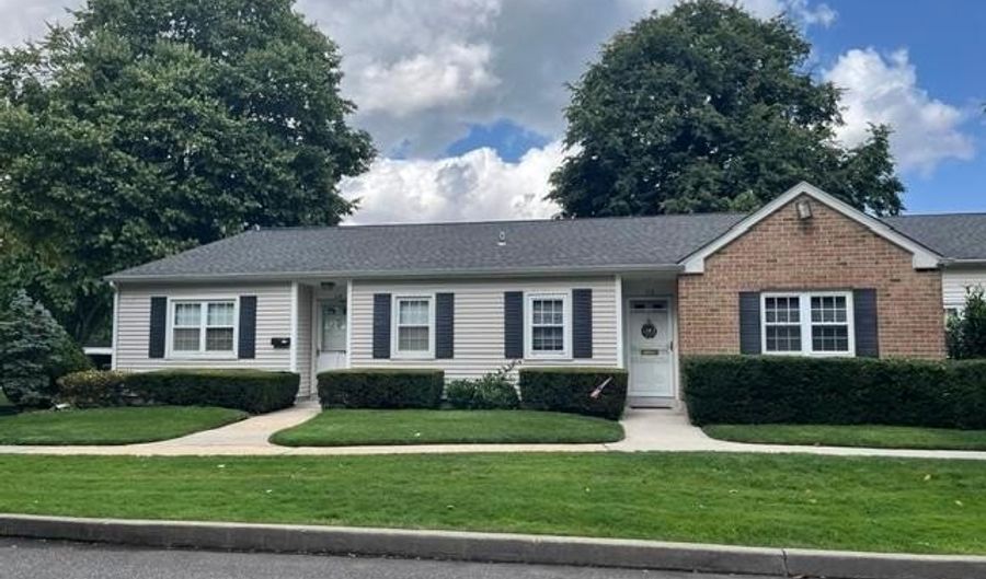 117 Harbor S, Amityville, NY 11701 - 2 Beds, 2 Bath