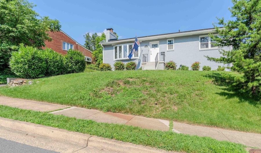 942 N MCKINLEY Rd, Arlington, VA 22205 - 4 Beds, 4 Bath