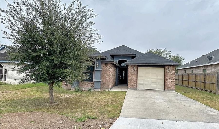 818 N 7th St, Alamo, TX 78516 - 3 Beds, 2 Bath