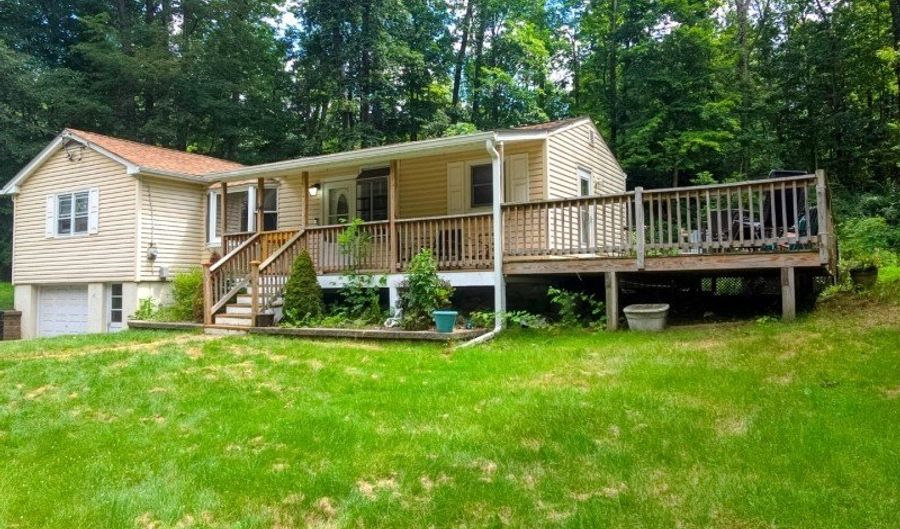 17 Youngs Rd, Andover, NJ 07860 - 2 Beds, 2 Bath