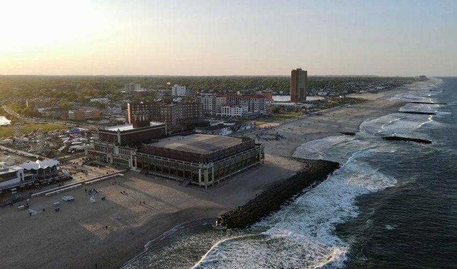 126 De Witt Ave, Asbury Park, NJ 07712 - 2 Beds, 2 Bath