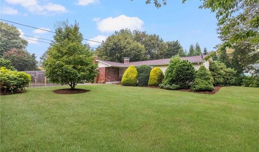 471 Annaquatucket Rd, North Kingstown, RI 02852 - 3 Beds, 3 Bath