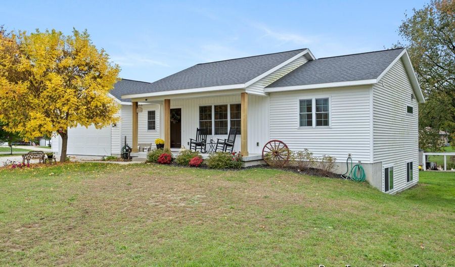 10429 92nd Ave, Allendale, MI 49401 - 3 Beds, 2 Bath