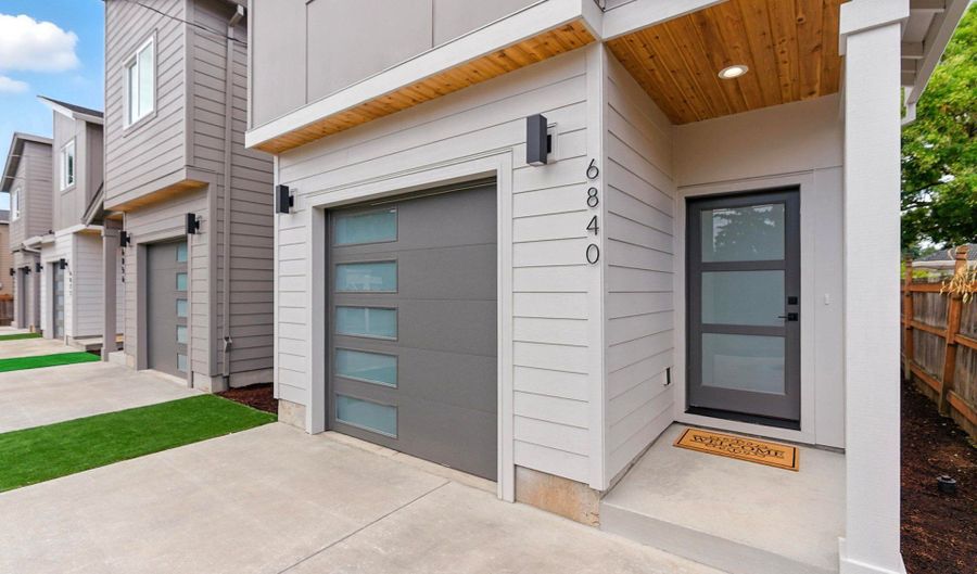 6840 SE LAMPHIER St, Milwaukie, OR 97222 - 3 Beds, 3 Bath