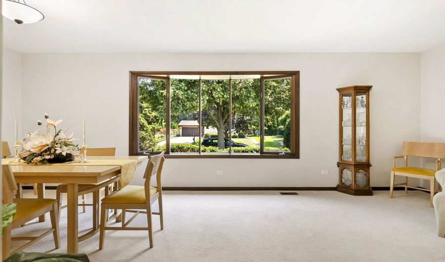 1210 S Douglas Ave, Arlington Heights, IL 60005 - 3 Beds, 2 Bath