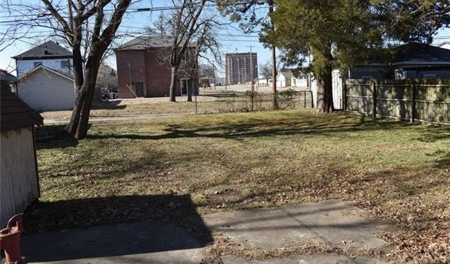 405 S Seneca Ave, Bartlesville, OK 74003 - 4 Beds, 1 Bath