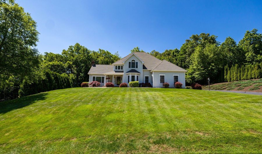176 Fox Hollow Ln, Bristol, CT 06010 - 4 Beds, 3 Bath