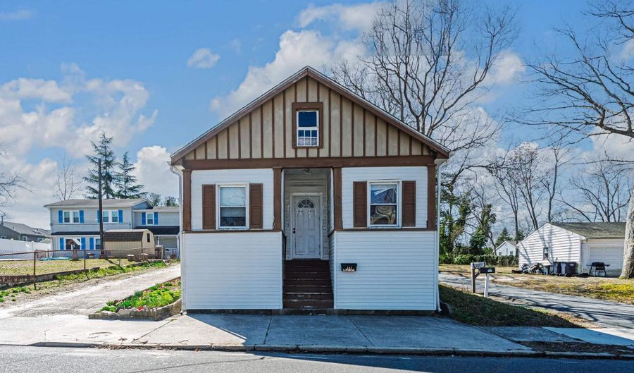 157 E Wyoming Ave, Absecon, NJ 08201 - 5 Beds, 2 Bath