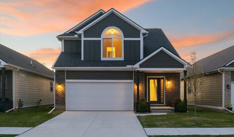 27645 Maryjane Ln E, Chesterfield, MI 48047 - 3 Beds, 3 Bath