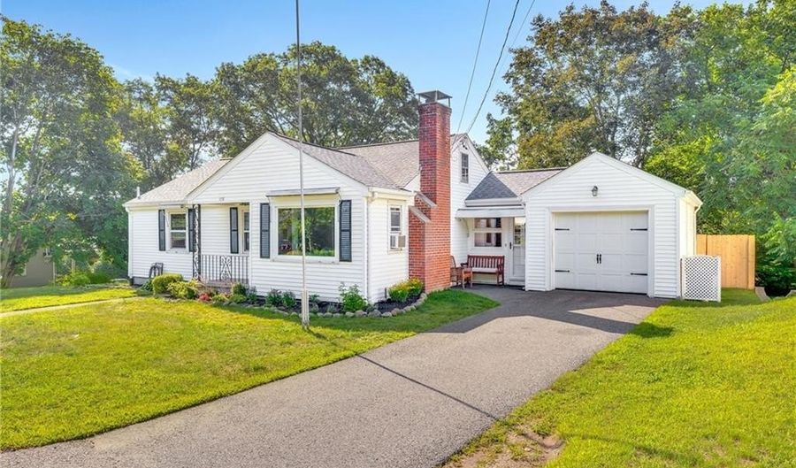 115 Waterman St, Cumberland, RI 02864 - 2 Beds, 1 Bath