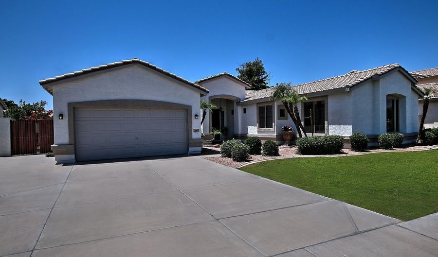 2067 W REMINGTON Dr, Chandler, AZ 85286 - 5 Beds, 3 Bath