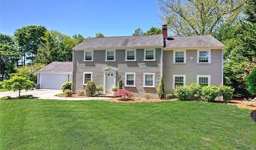 29 Melrose Ave, Barrington, RI 02806 - 4 Beds, 5 Bath