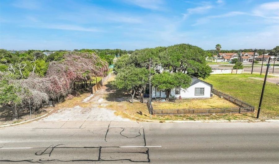 502 N Commercial St, Aransas Pass, TX 78336 - 2 Beds, 1 Bath