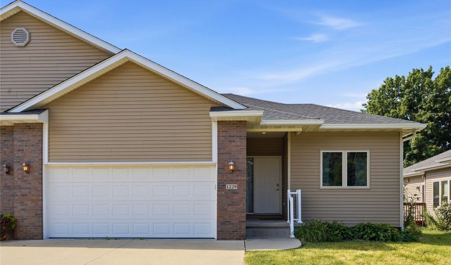1229 SW 3rd St, Ankeny, IA 50023 - 4 Beds, 3 Bath