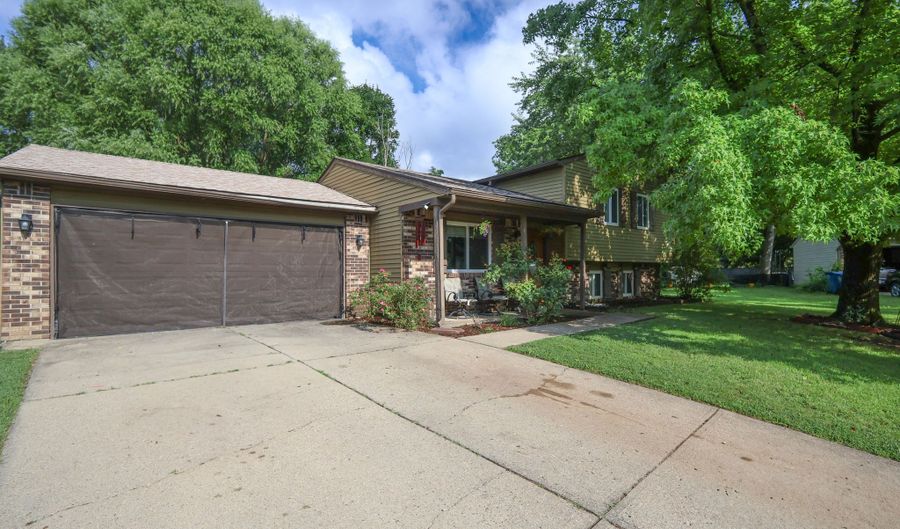 7834 Burr Oak Ct, Indianapolis, IN 46217 - 4 Beds, 2 Bath