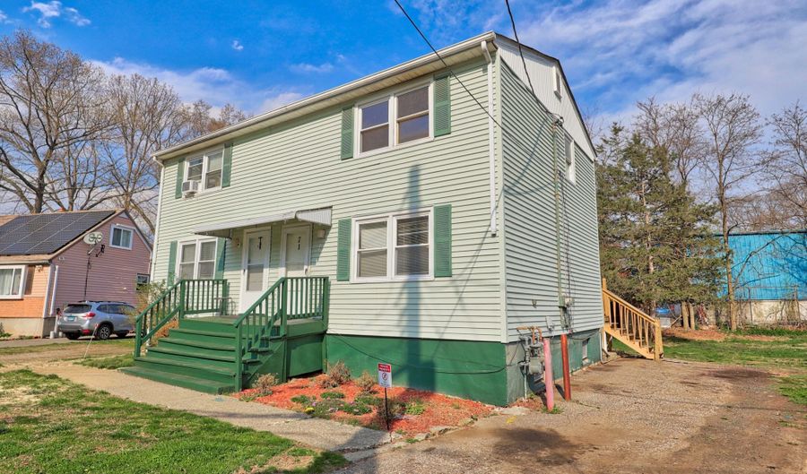 71 Sunshine Cir, Bridgeport, CT 06606 - 2 Beds, 1 Bath