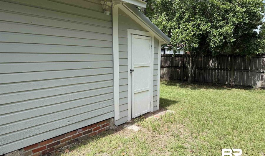 404 E Horner St, Atmore, AL 36502 - 3 Beds, 2 Bath