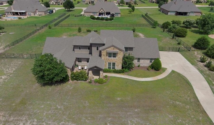321 Bear Country Dr, Aledo, TX 76008 - 4 Beds, 5 Bath