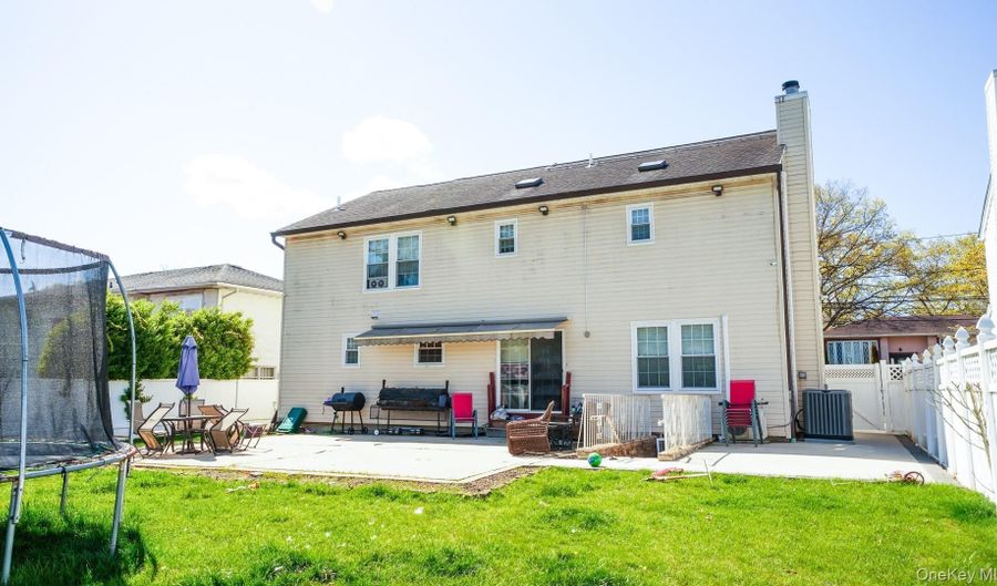 65 Williams Ave, Amityville, NY 11701 - 5 Beds, 4 Bath