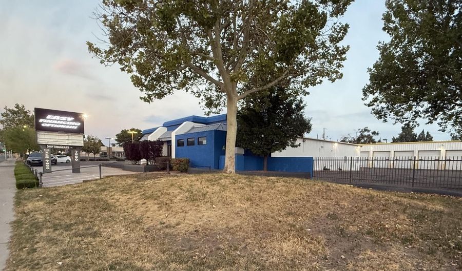 7800 Lomas Blvd NE, Albuquerque, NM 87110 - 0 Beds, 0 Bath