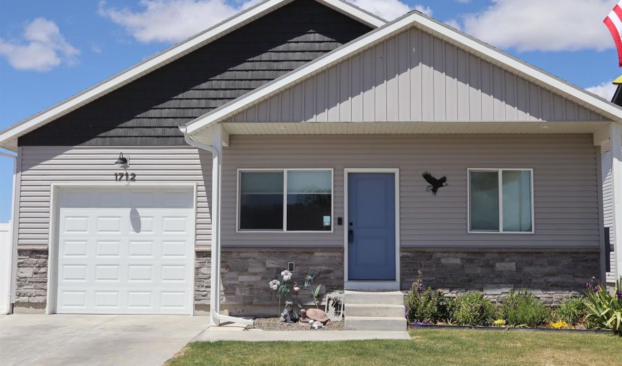1712 Brynwood Ave, Chubbuck, ID 83202 - 3 Beds, 2 Bath